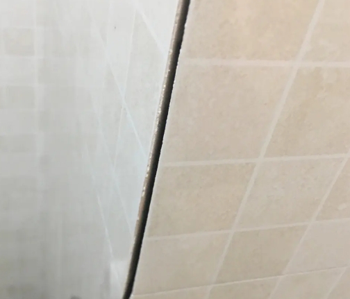 汉阴瓷砖空鼓维修公司分享阳台瓷砖脱落的修复过程可以分为以下几个步骤